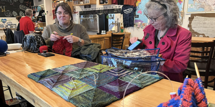 knitting-at-eclipse